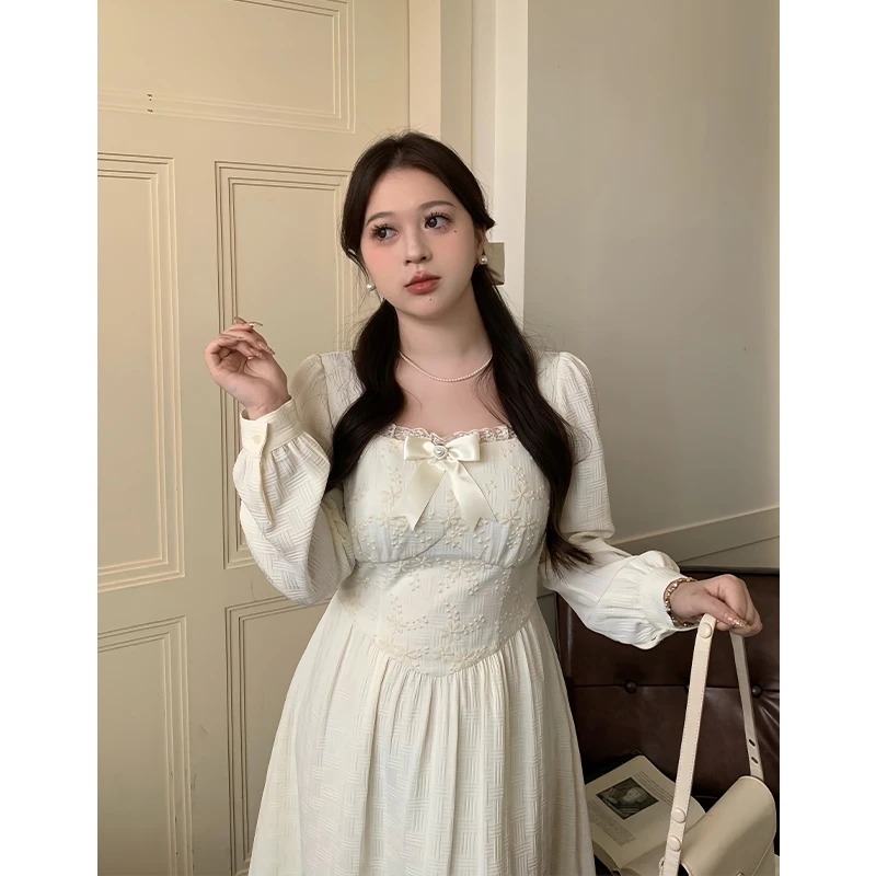 月半鱼【贝丽日记】法式方领白月光连衣裙秋季温柔风仙女显瘦白色裙