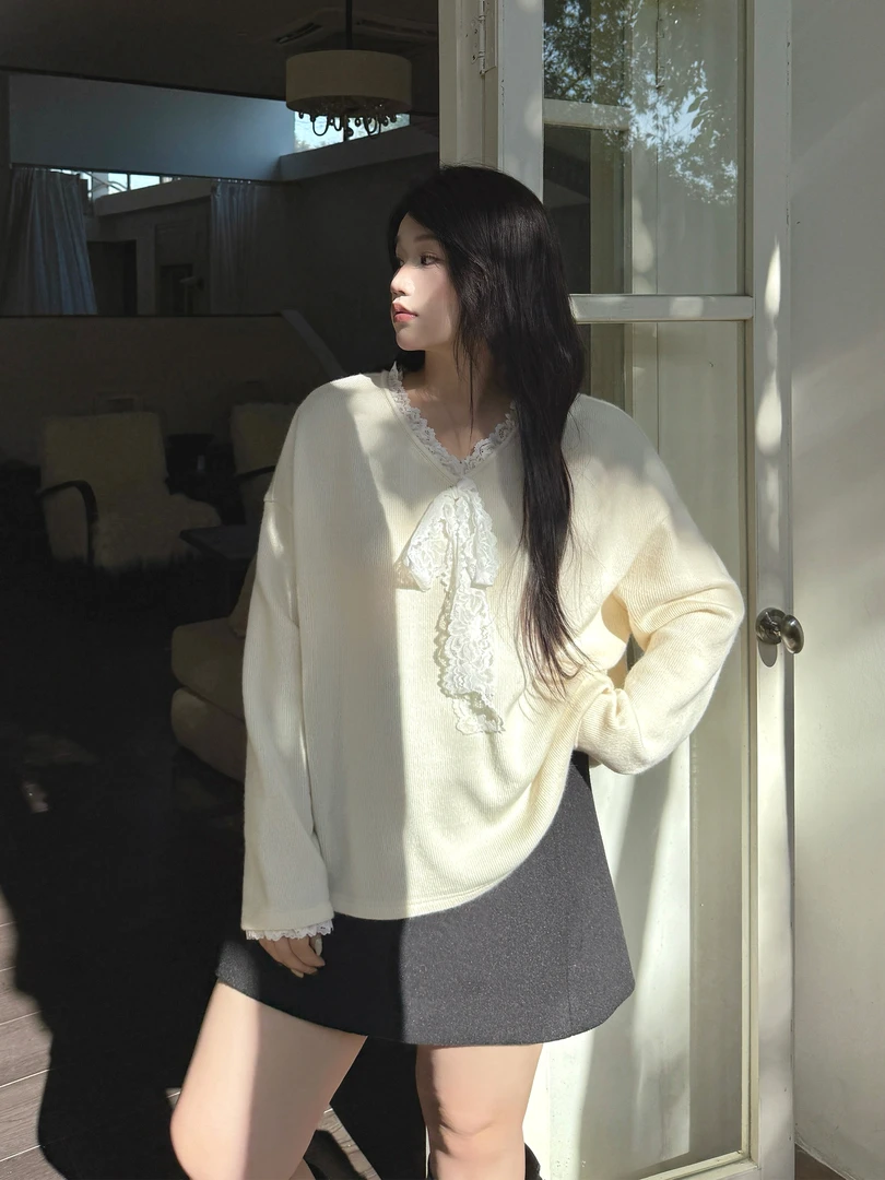 月半鱼【奶呼呼】秋冬蕾丝上衣女慵懒风高级感加厚针织上衣