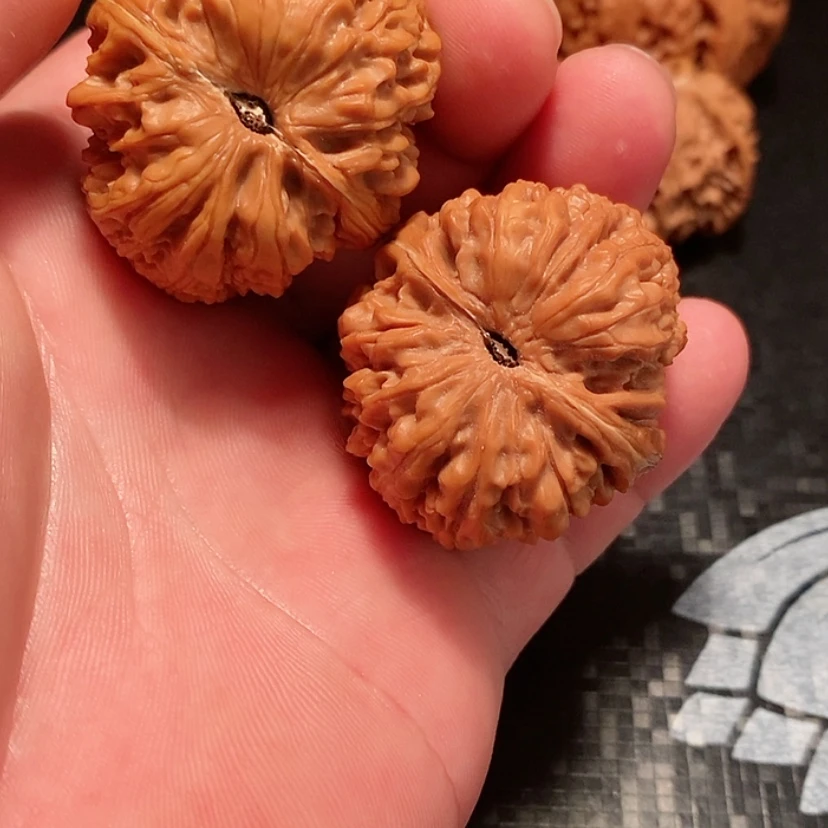 【闪购商品】文玩核桃核雕坚*者