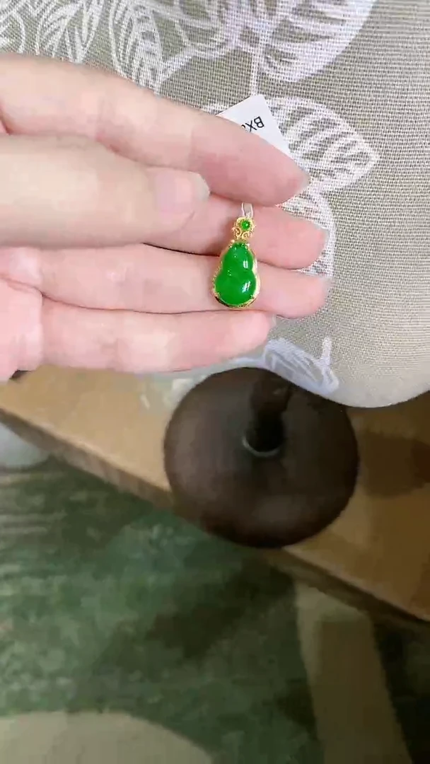 【闪购商品】定制翡翠18K金镶嵌吊坠