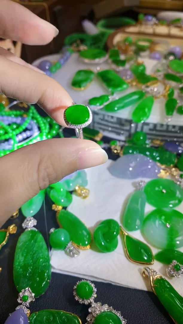 【闪购商品】定制翡翠18K金镶嵌戒指