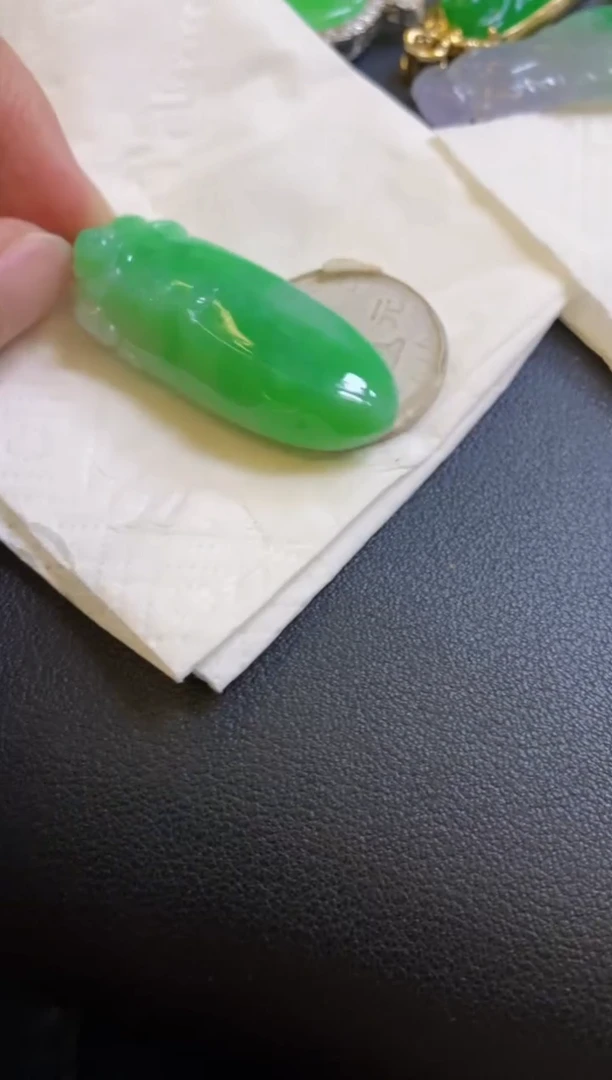 【闪购商品】定制翡翠18K金镶嵌吊坠