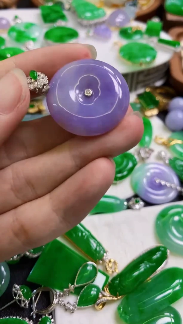 【闪购商品】定制翡翠18K金镶嵌吊坠