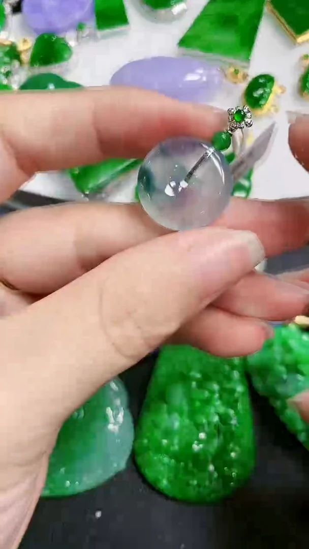 【闪购商品】定制翡翠18K金镶嵌吊坠