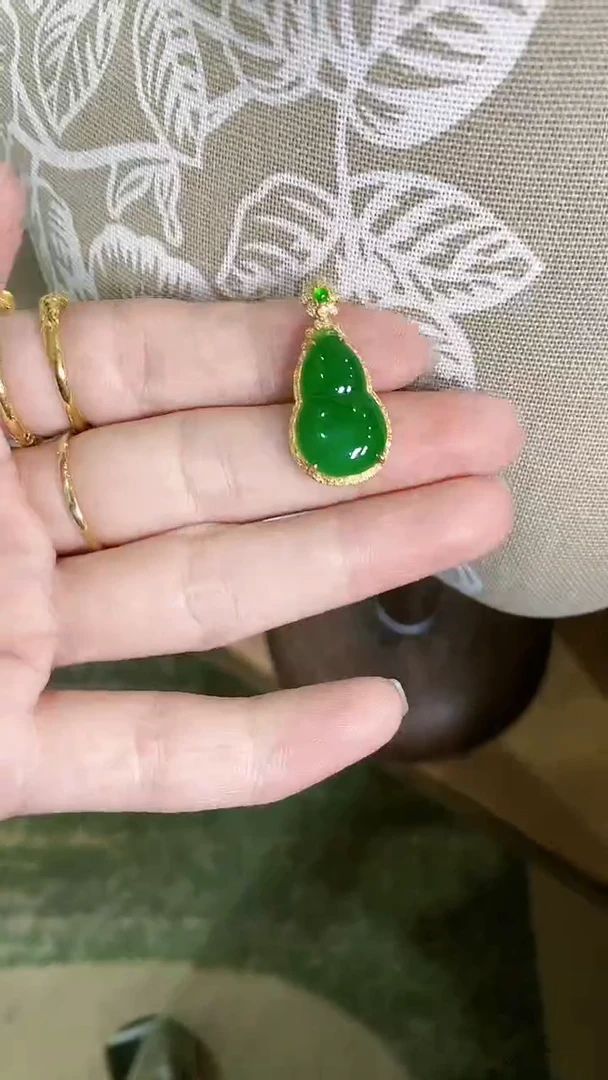 【闪购商品】定制翡翠18K金镶嵌吊坠