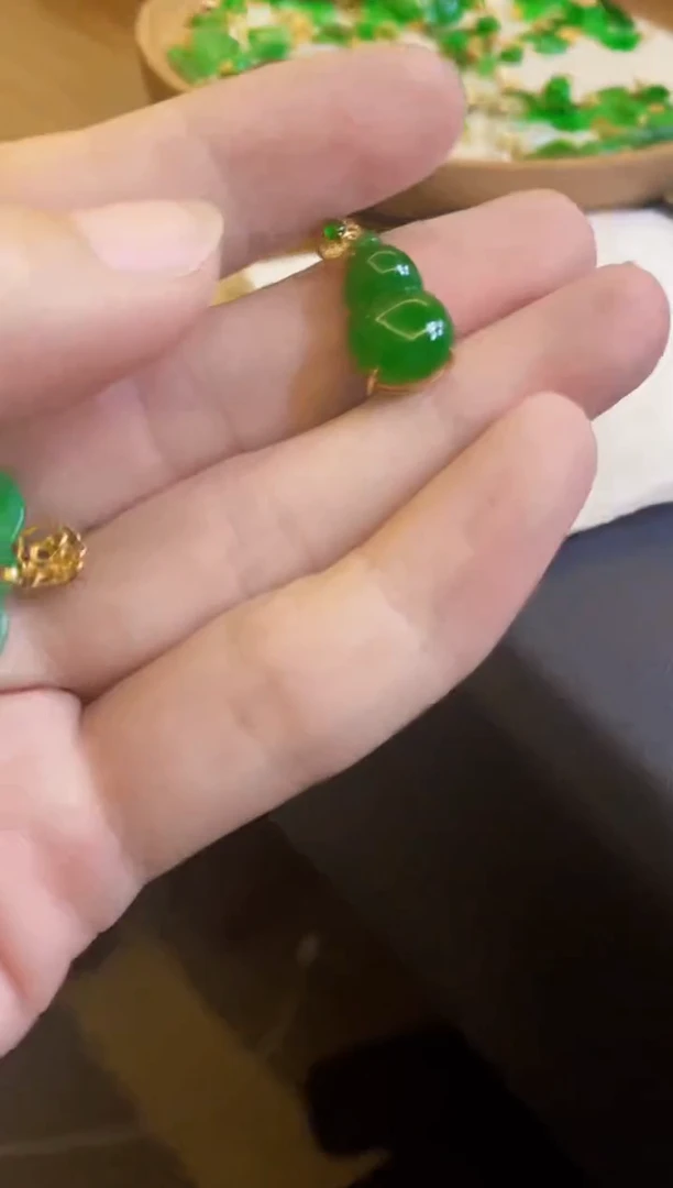 【闪购商品】定制翡翠18K金镶嵌吊坠