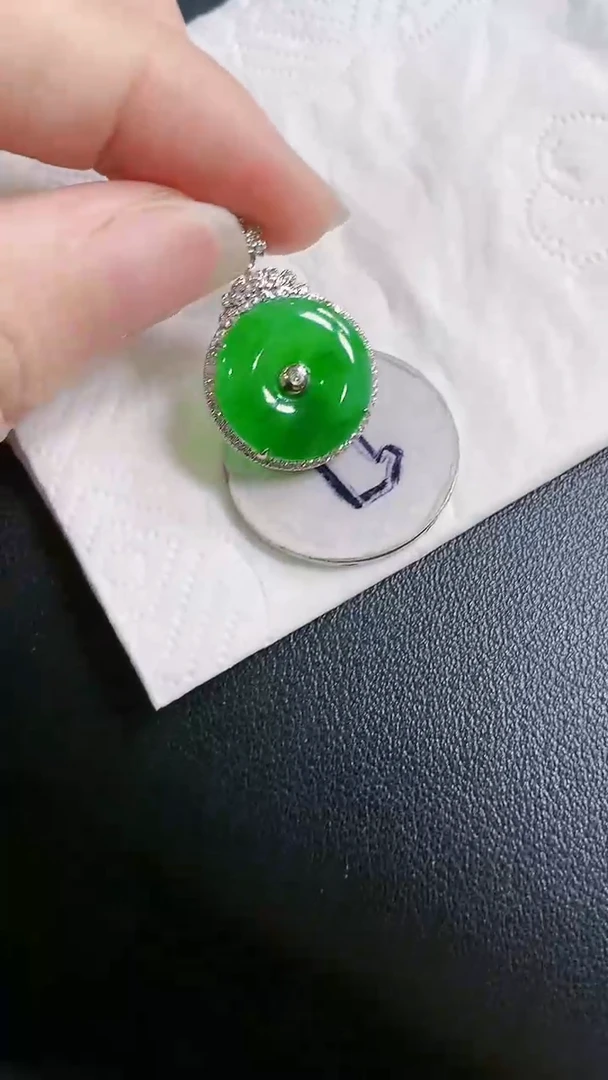 【闪购商品】定制翡翠18K金镶嵌吊坠