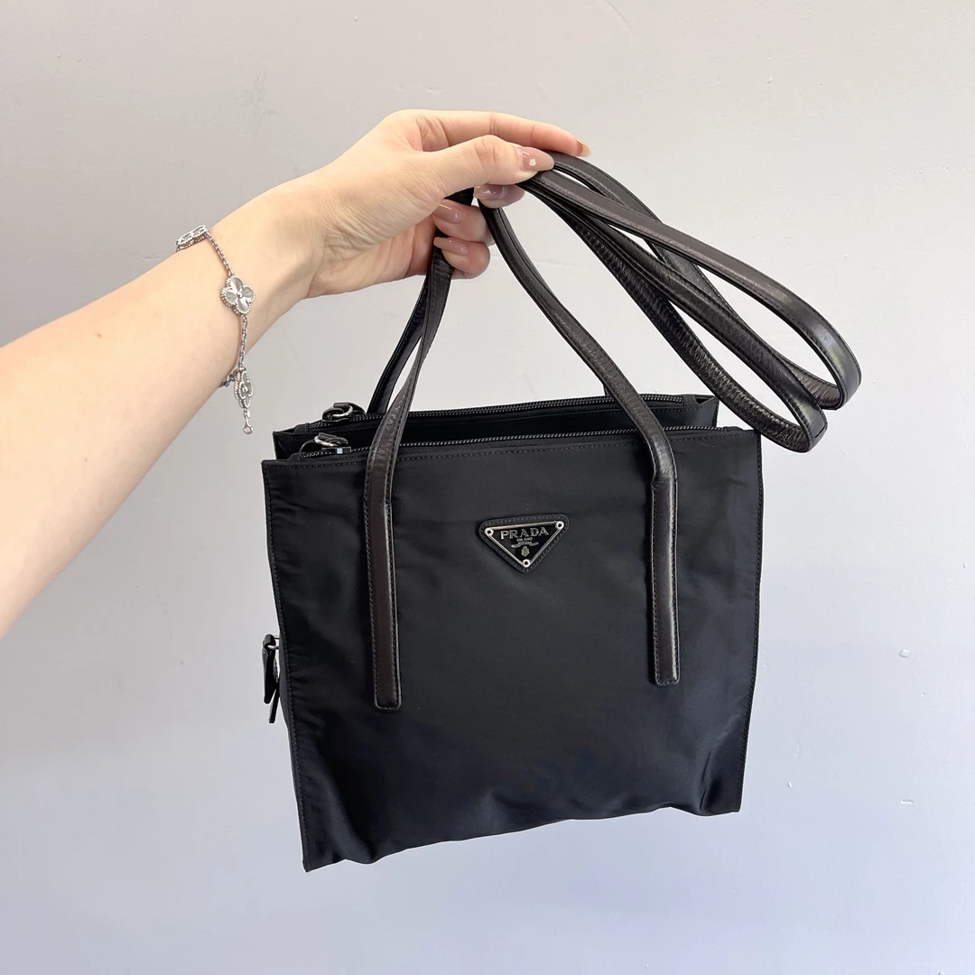 95新 Prada/普拉达 22降落伞尼龙托特单肩腋下女包092101
