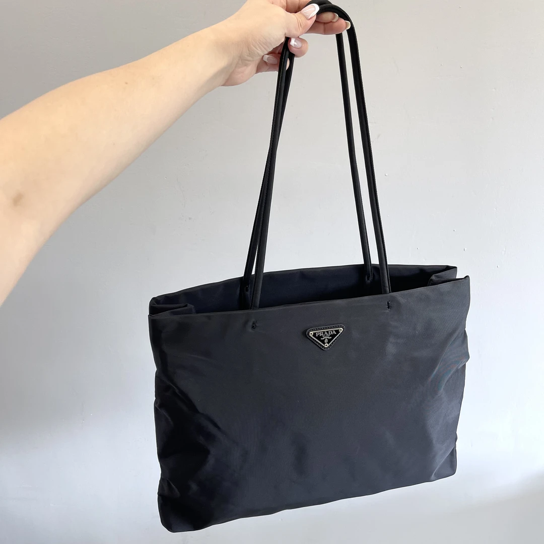 95新 Prada/普拉达 40降落伞尼龙手提托特单肩腋下女包102802
