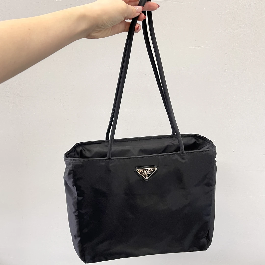 95新 Prada/普拉达 30降落伞尼龙手提单肩腋下女包021506