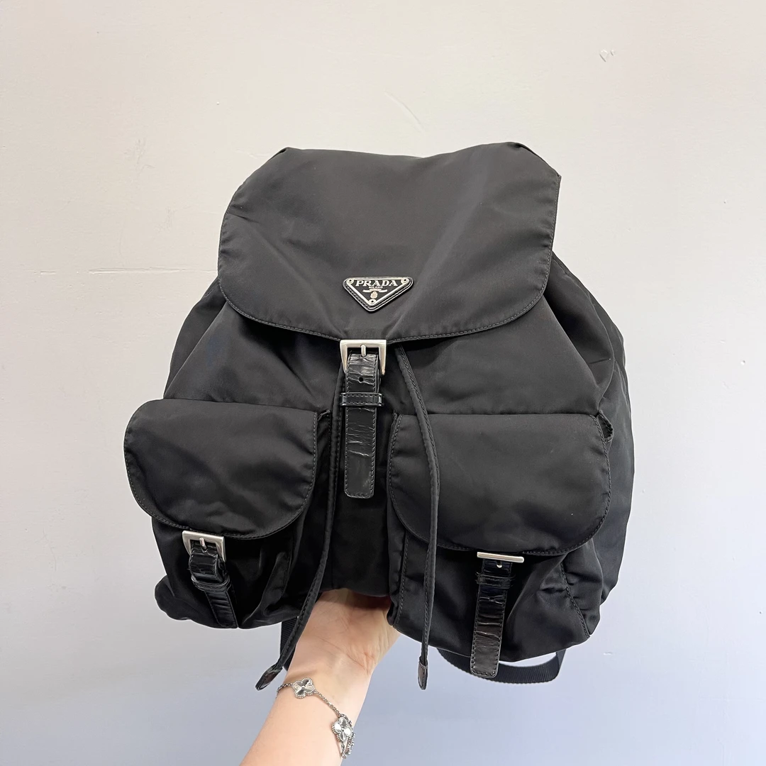 95新 Prada/普拉达 32降落伞尼龙大号双肩包092102