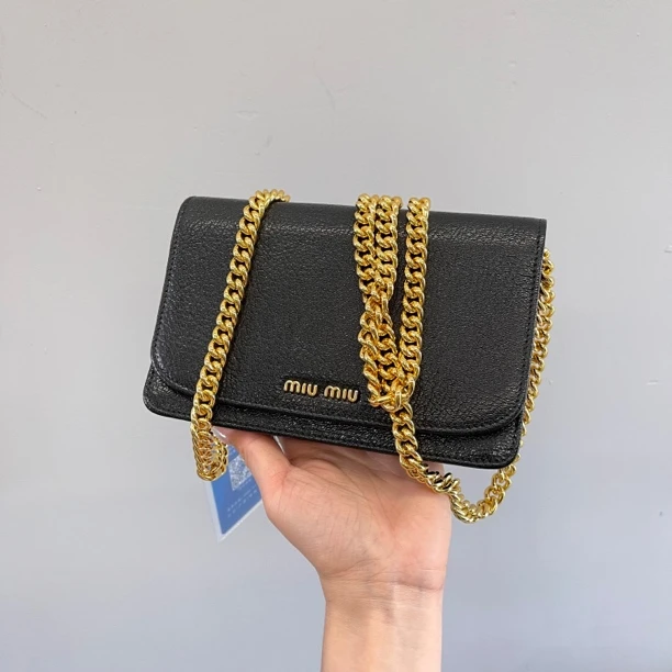 95新 MIU MIU/缪缪 链条单肩斜挎包052704