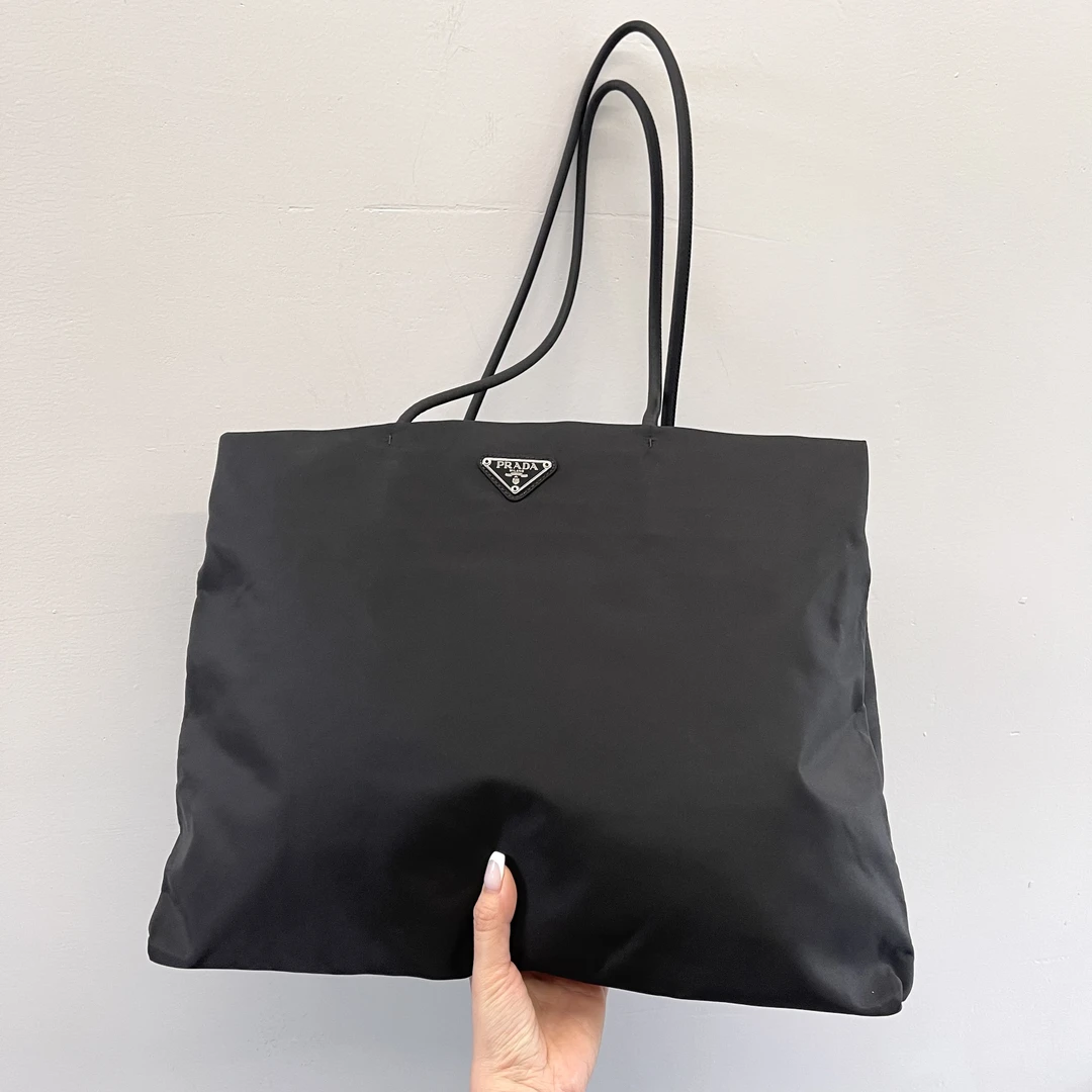 95新 Prada/普拉达 纯色40降落伞尼龙托特单肩腋下女包110601