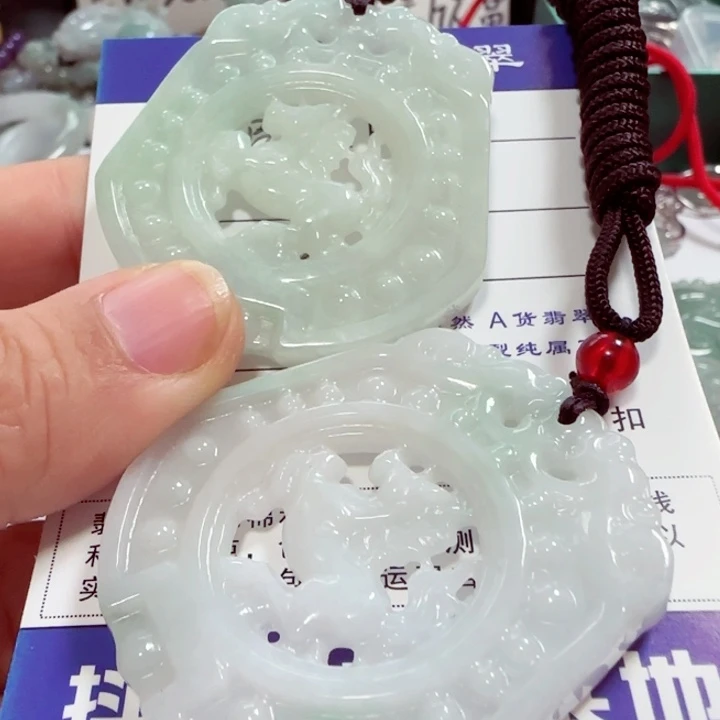 翡翠颈饰未镶嵌官*