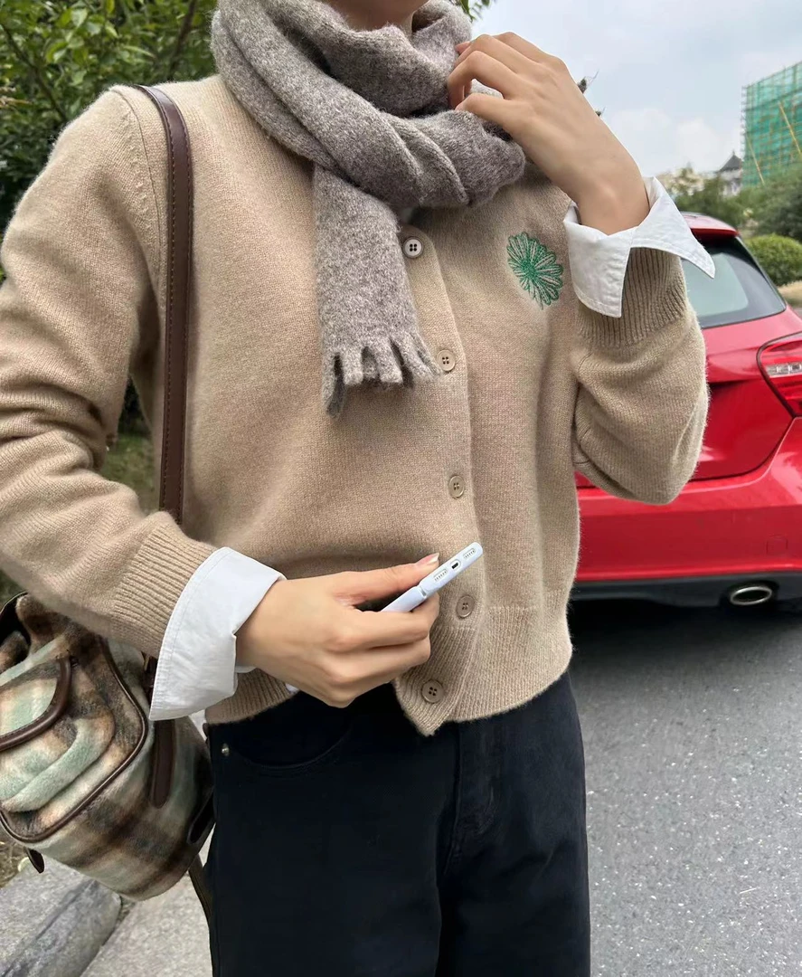 julia姐姐】韩国 ’小绿花‘ 咩咩毛衣开衫春秋