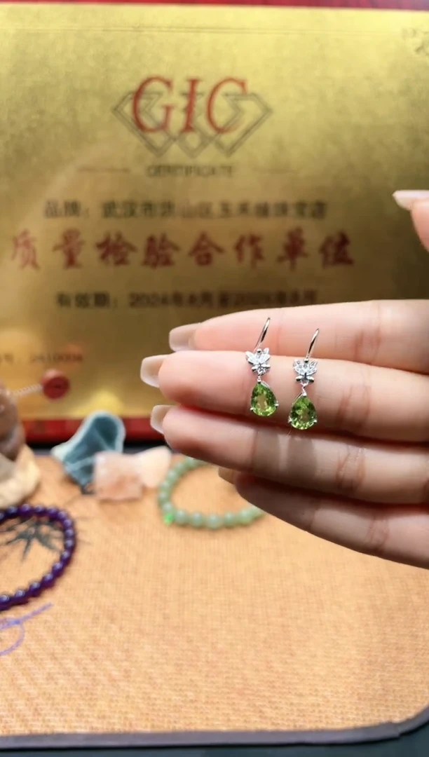 【闪购商品】橄榄石耳饰银S925镶嵌（MS960）橄榄石耳钉