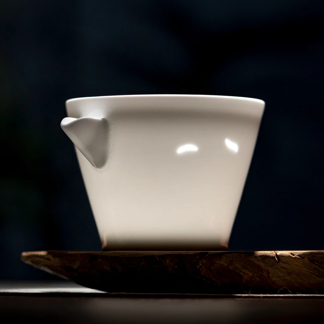 景德镇陶瓷公道杯 家用安全高温白瓷素玲珑花瓣茶杯水杯简约分茶