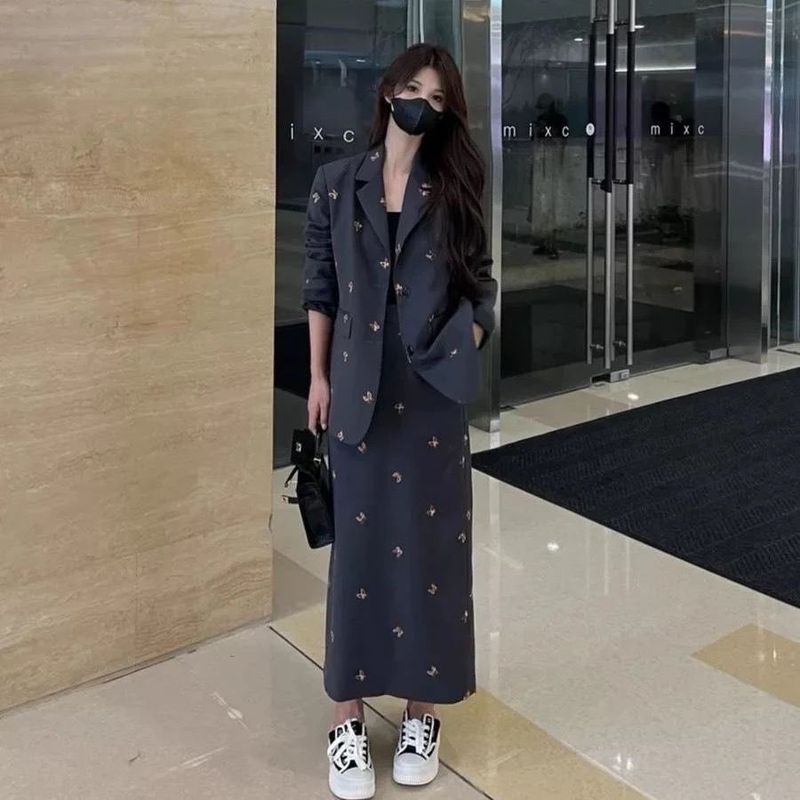 2024秋季新款高级感气质西装外套吊带内搭高腰显瘦半身裙三件套女