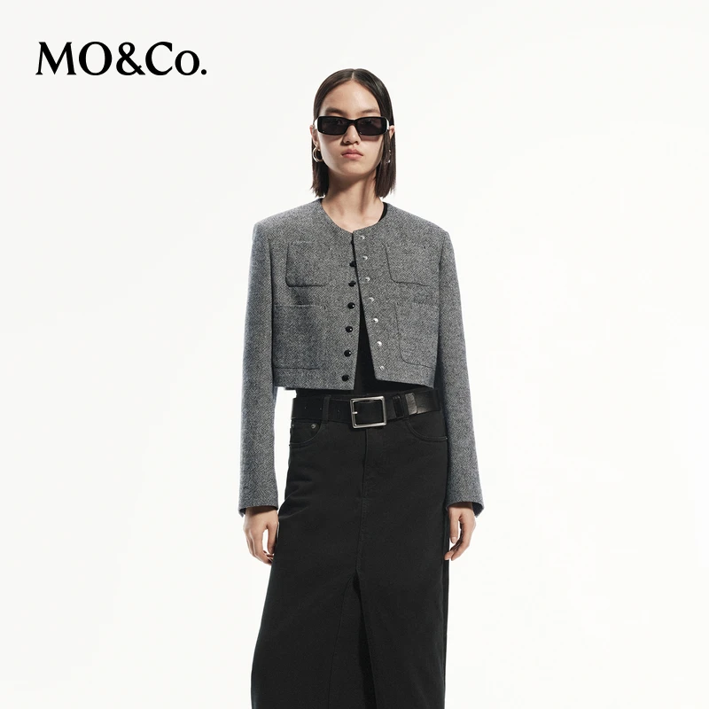 MOCO秋绵羊毛精纺短款箱型垫肩无领夹克外套MBD3JKT006