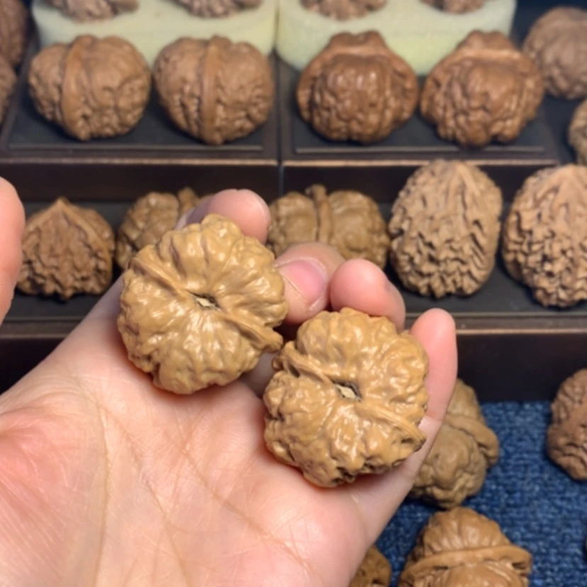 【闪购商品】桃核吊坠歌****