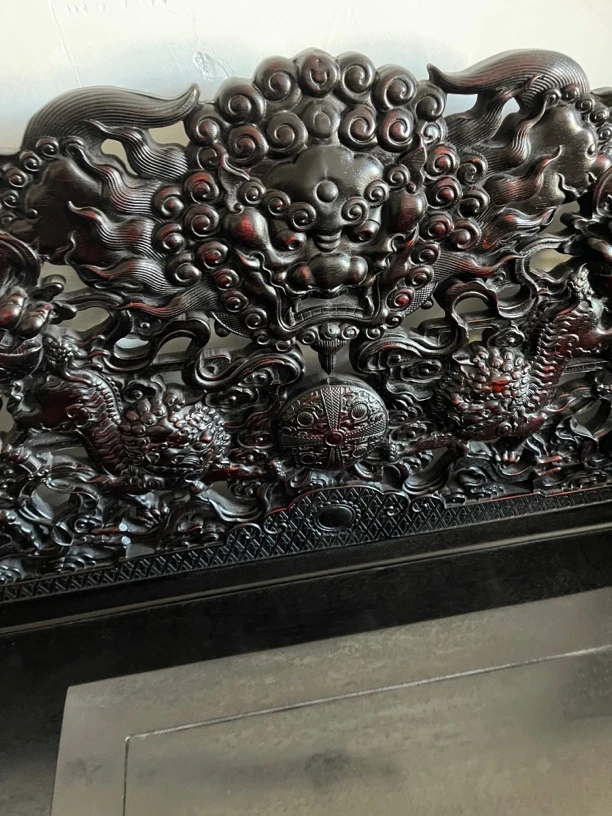 满雕狮子滚绣球罗汉床