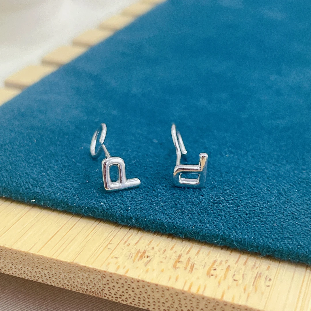 Pt950 铂金首饰 1.26克 “P”耳钉 铂金金价258一克 工费另算