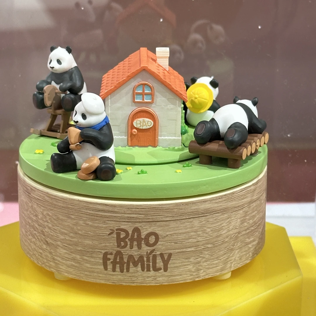 宝家族快闪店全家福音乐盒熊猫