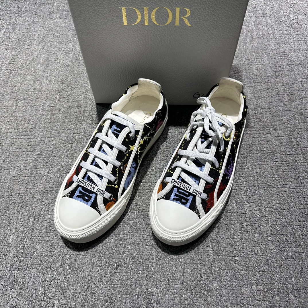全新未使用 DIOR/迪奥 女士彩色星座板鞋124773
