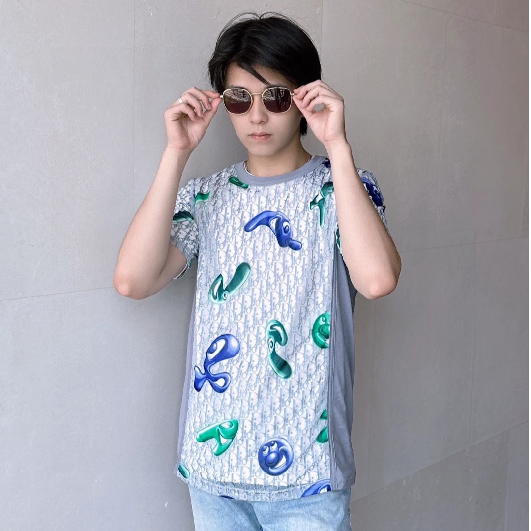 全新未使用 DIOR/迪奥  xKenny Schrf 雾霾灰镂空LOGO短袖 114174