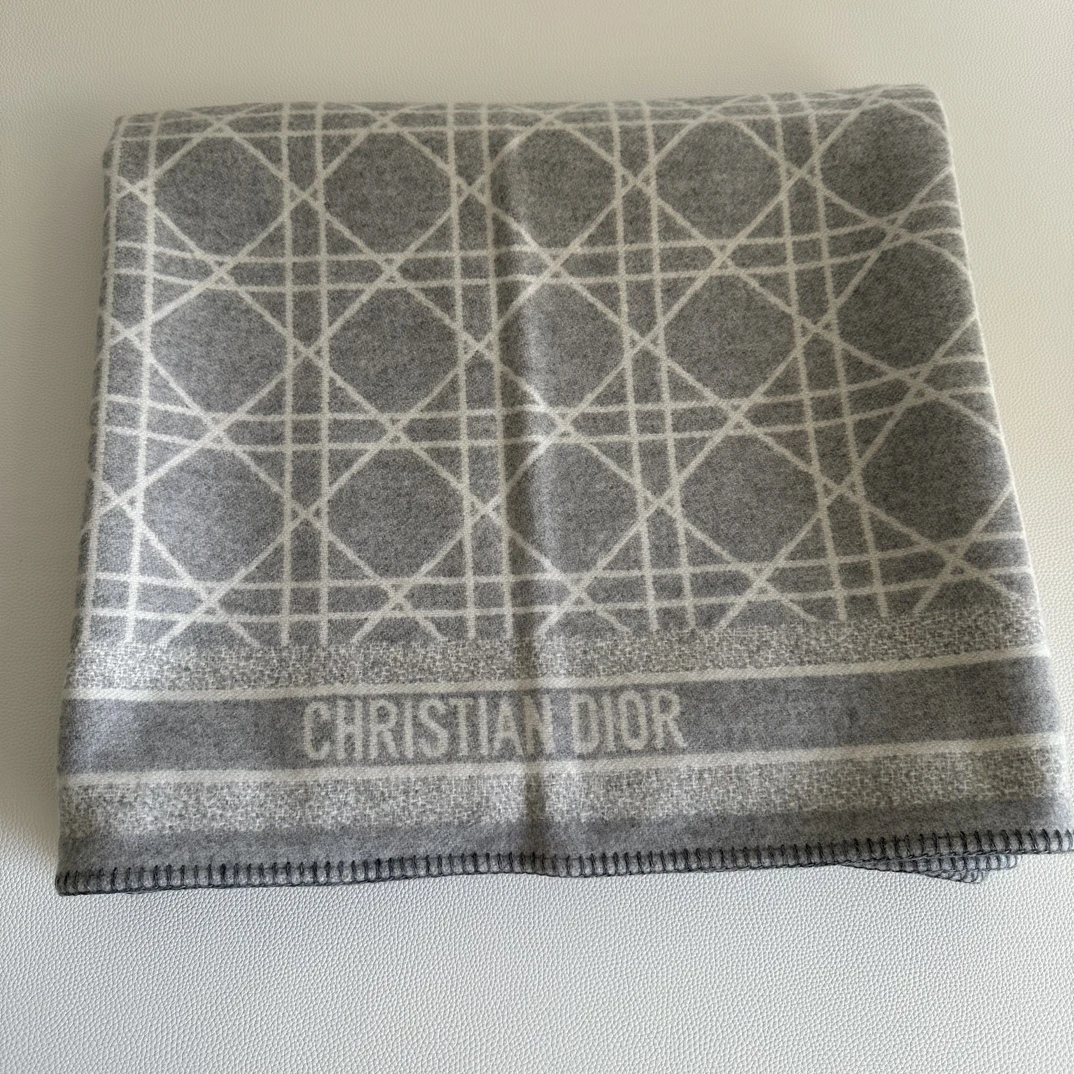 未使用 DIOR/迪奥 灰色藤格披肩128800双面羊绒条纹经典格子