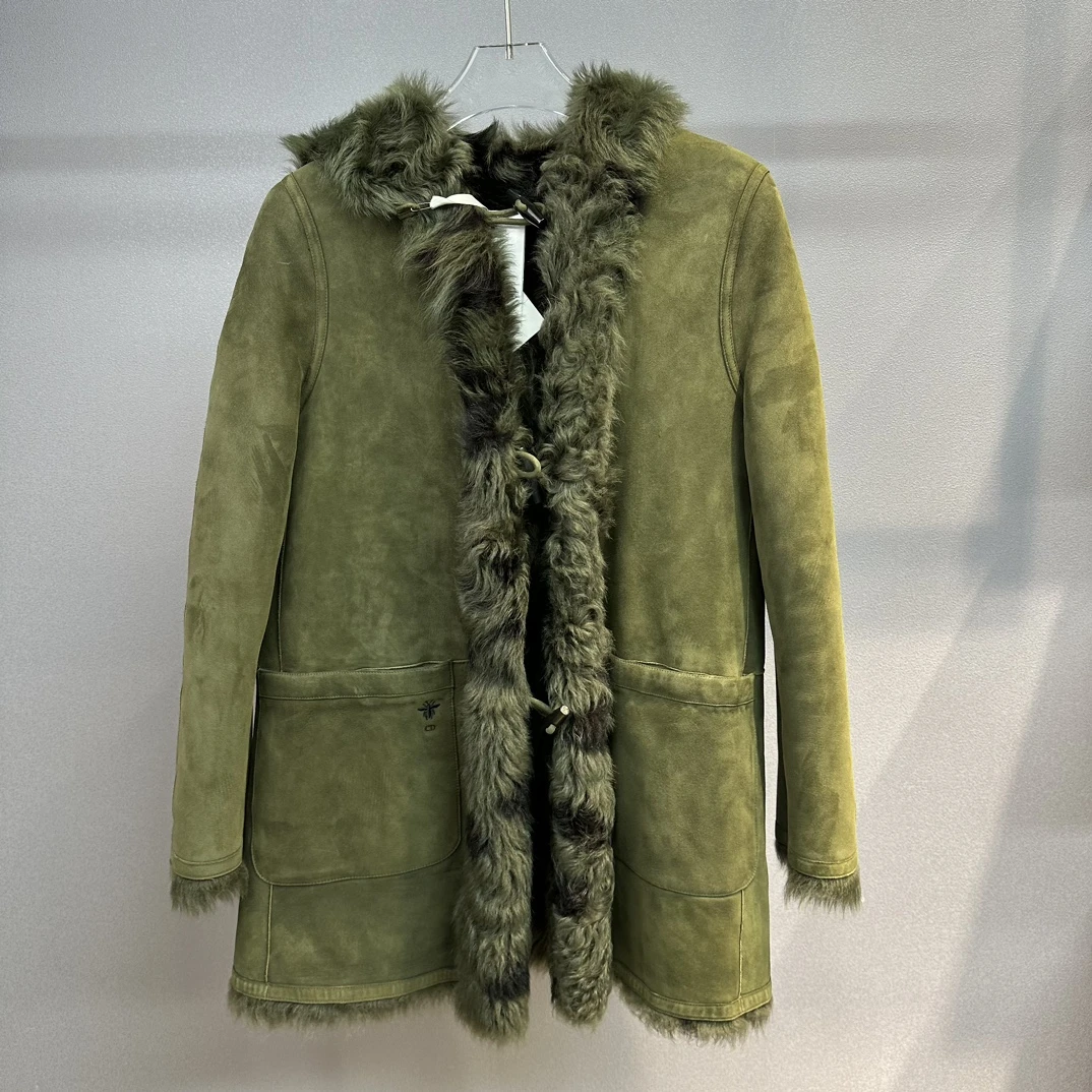 全新未使用 DIOR/迪奥 墨绿色连帽羊羔毛皮衣中长款外套 115059