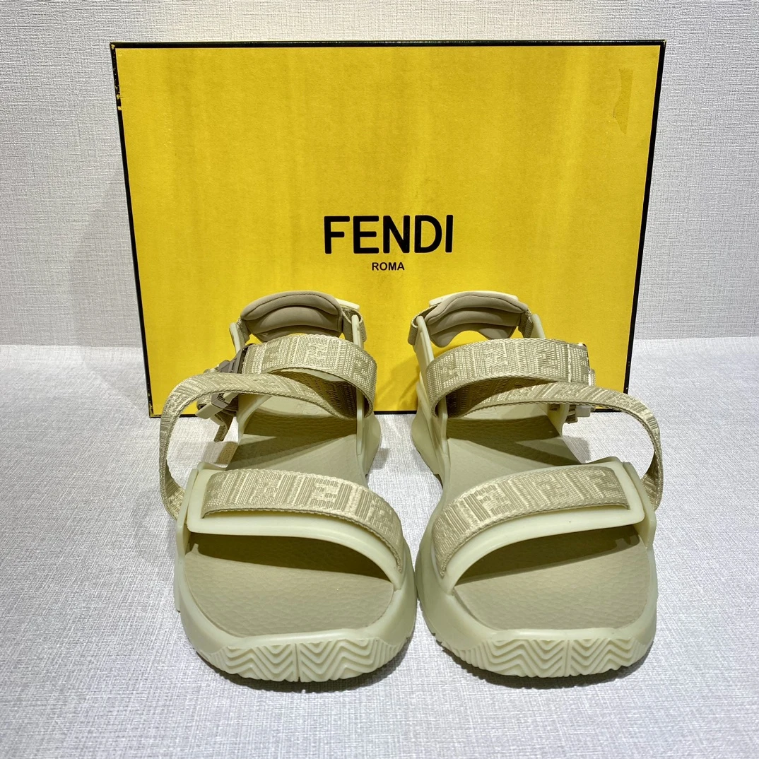 全新未使用 FENDI/芬迪 男士卡其色织物沙滩鞋128734时尚百搭休闲