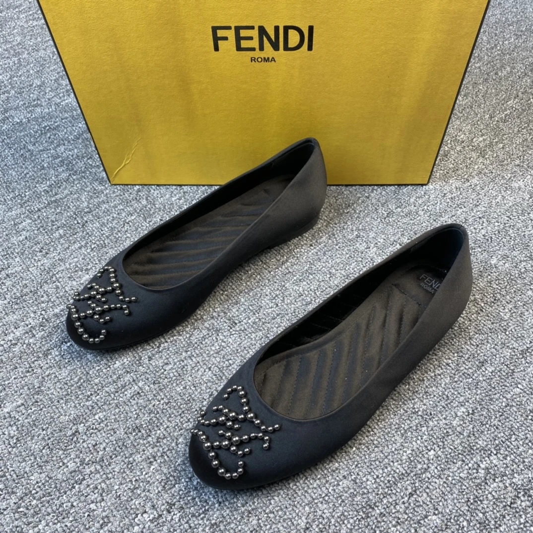 未使用 FENDI/芬迪 全新未使用FENDI/芬迪休闲黑色乐福鞋114642