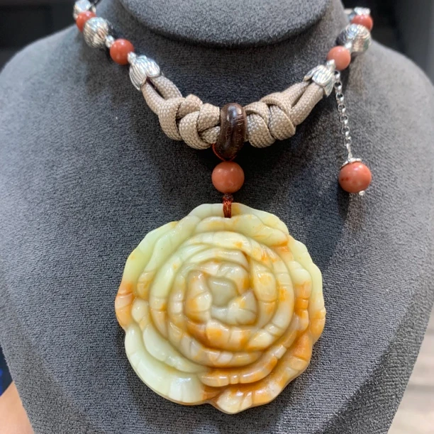 岫玉精品转运花吊坠项链
