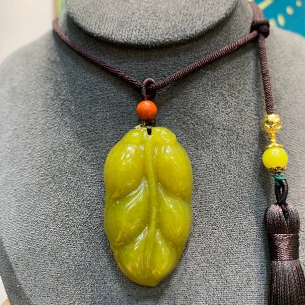 岫玉精品大叶有成吊坠项链