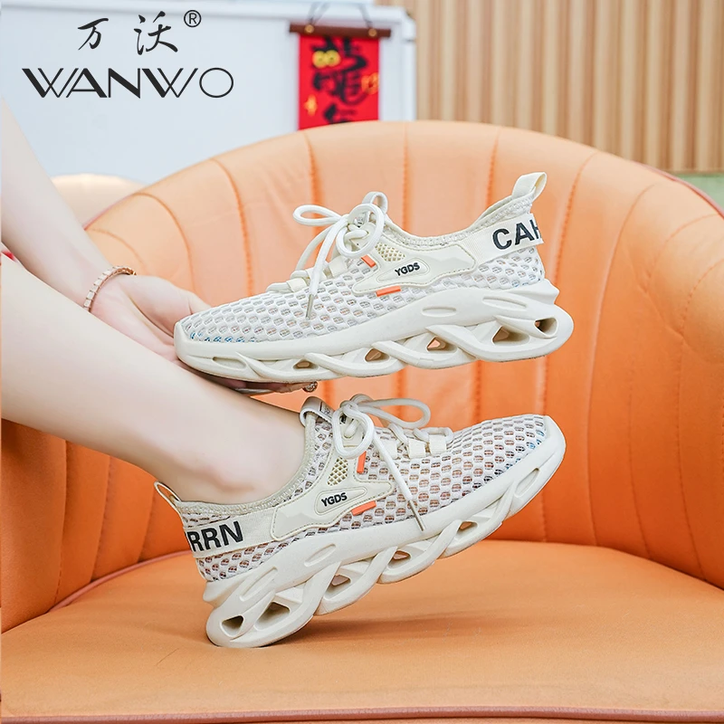 万沃网面运动鞋女夏季飞织鞋女2025新款透气厚底学生韩版跑步鞋