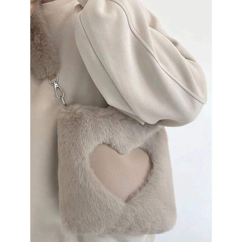 今年流行包包女2023秋冬新款毛绒斜挎包女ins日系少女单肩水桶包