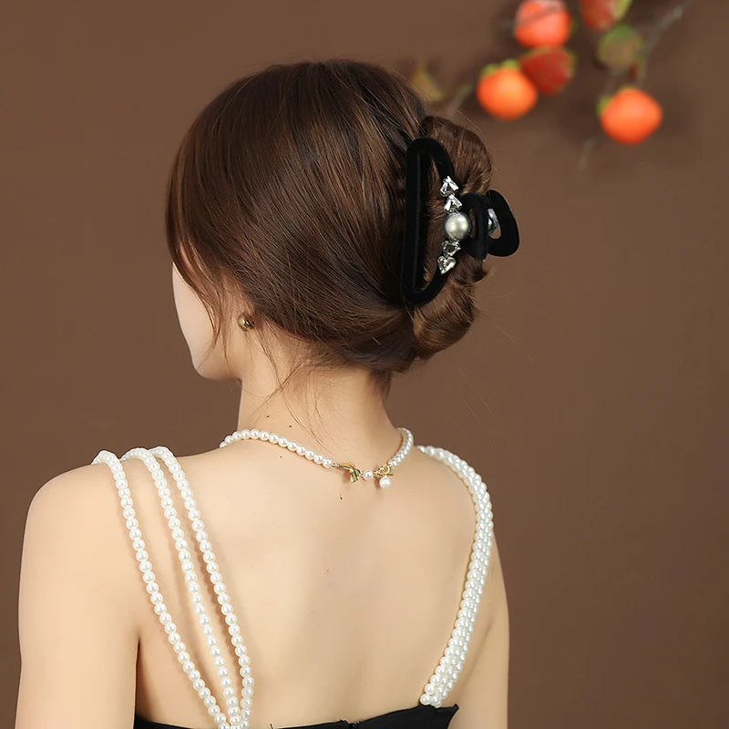 百搭植绒贝珠水钻半圆抓夹秋冬女后脑勺发饰盘发鲨鱼夹简约头饰