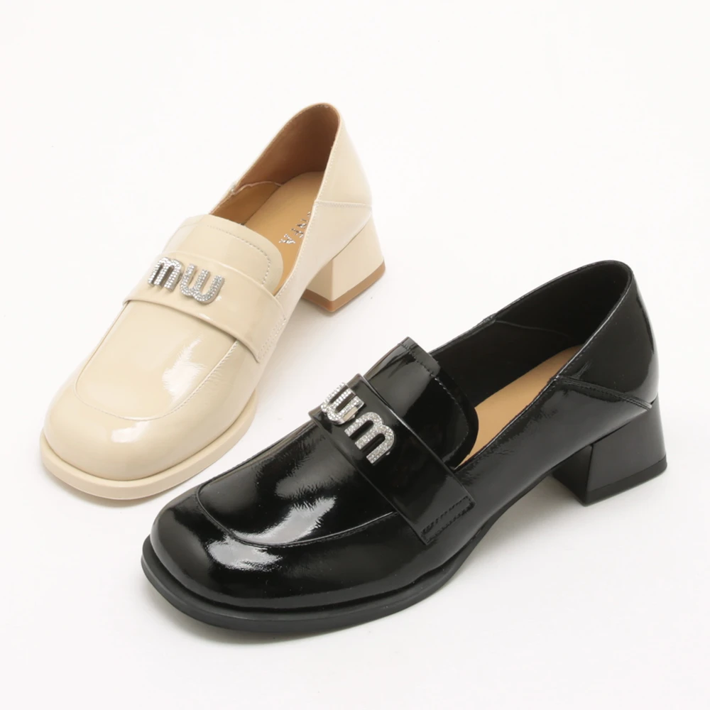 春秋新款时尚圆头粗跟金属字母扣装饰复古风女款乐福鞋单鞋2044