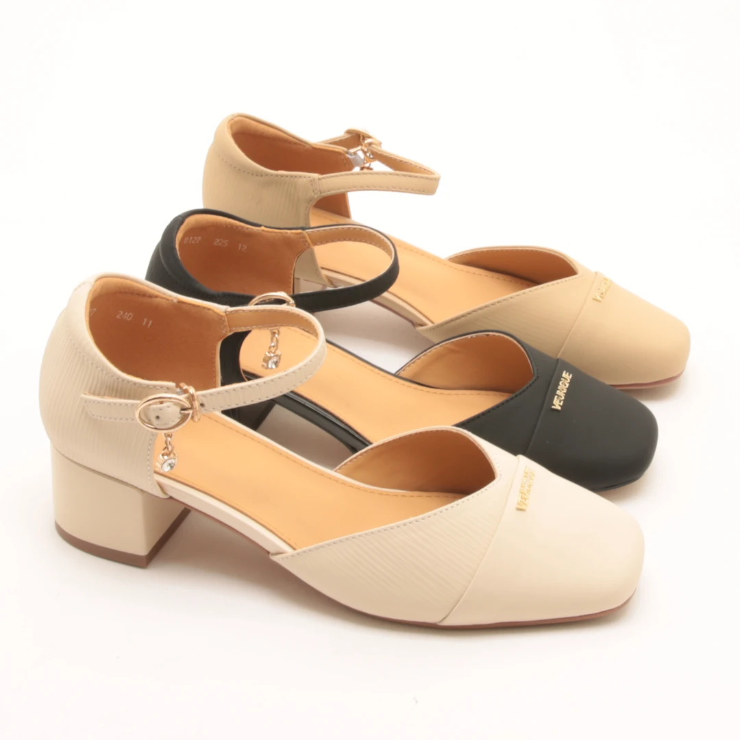 3953夏季新款方头时尚水钻一字扣带低跟女鞋中空粗跟包头凉鞋