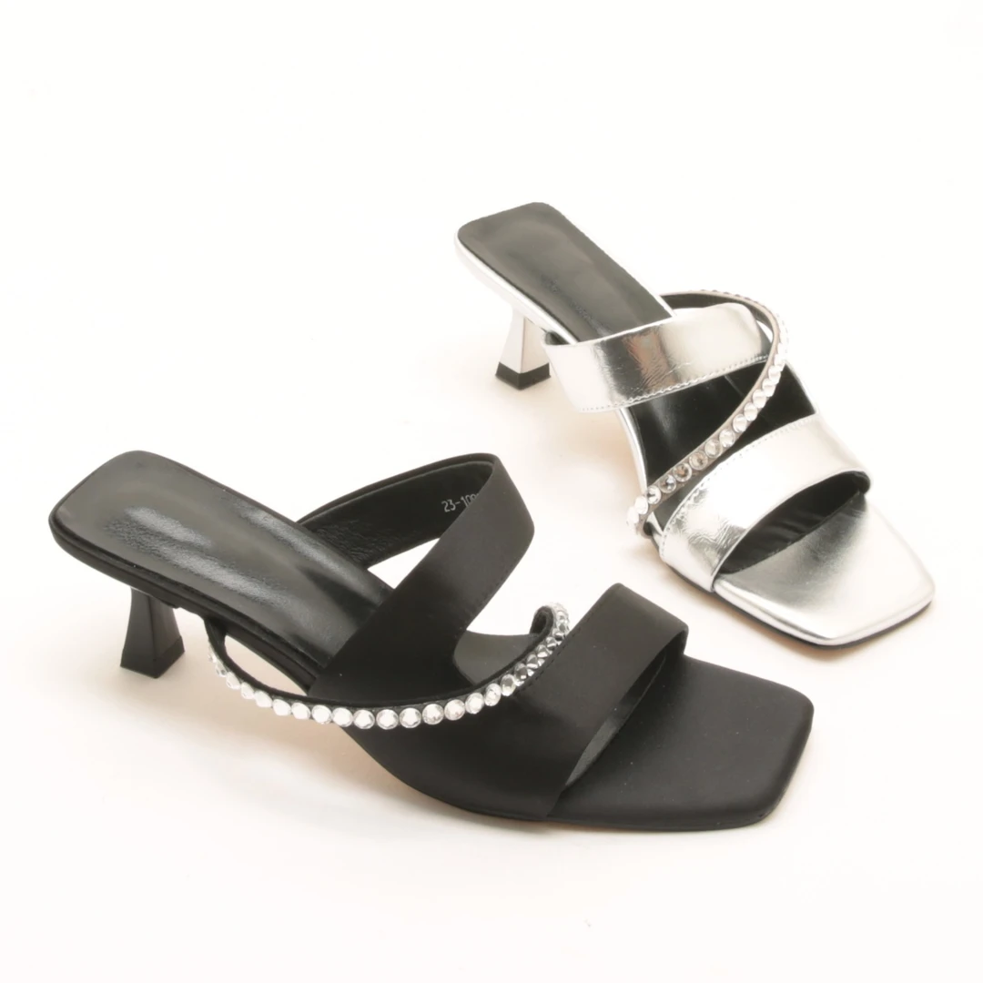 3911欧洲站女鞋夏季新款欧货真皮露趾细跟高跟女人味一字拖鞋