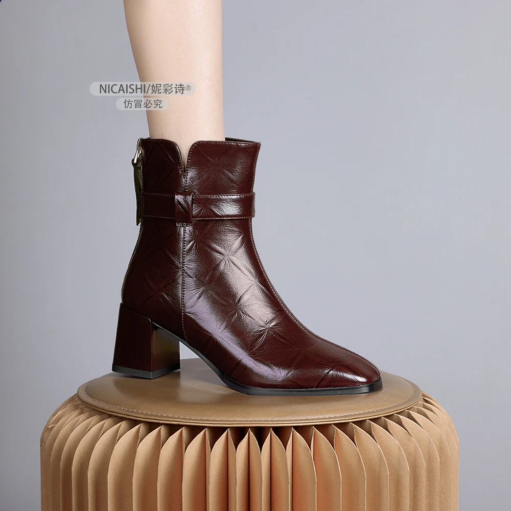 2024年新款欧美洋气小短靴女秋冬高级感粗跟酒红色气质时尚靴0802