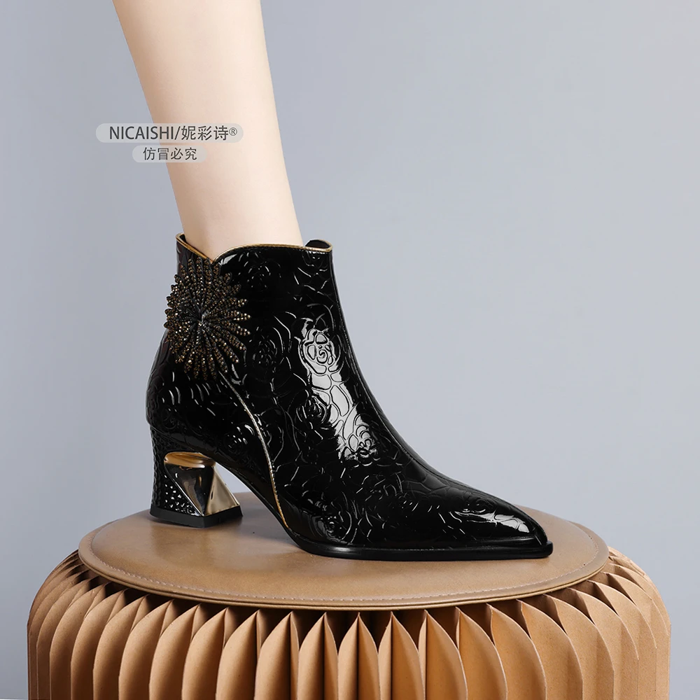 2024年新款欧美粗跟短靴花朵尖头短靴加绒保暖今年流行的靴子0325