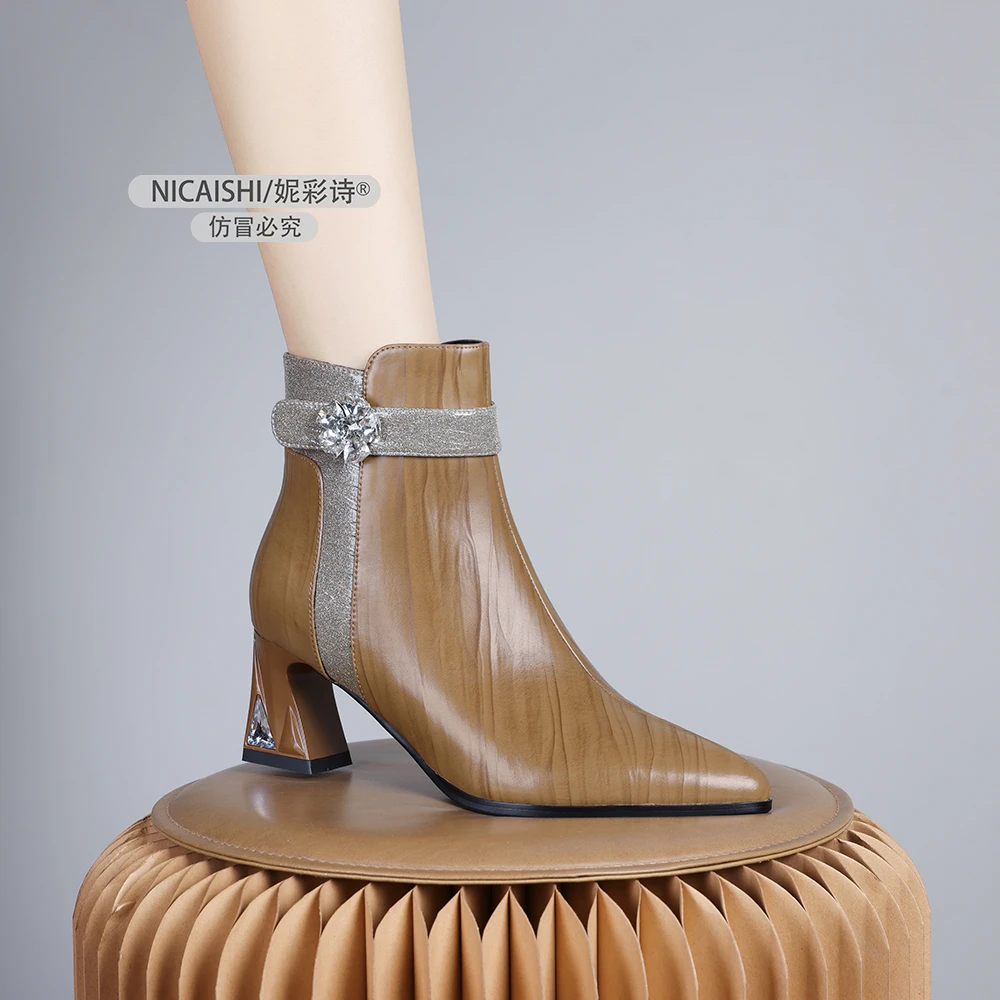 2024年新款欧美英伦风洋气高级感加绒粗跟瘦瘦马丁靴时尚短靴0647