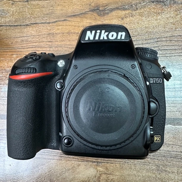 95新 Nikon/尼康 尼康 750d 搭配 70-300 镜头