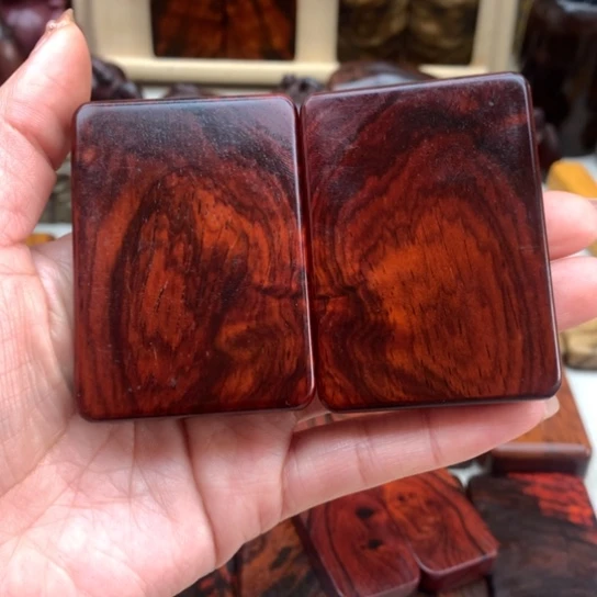 微凹黄檀（南美大红酸枝）雪*儿