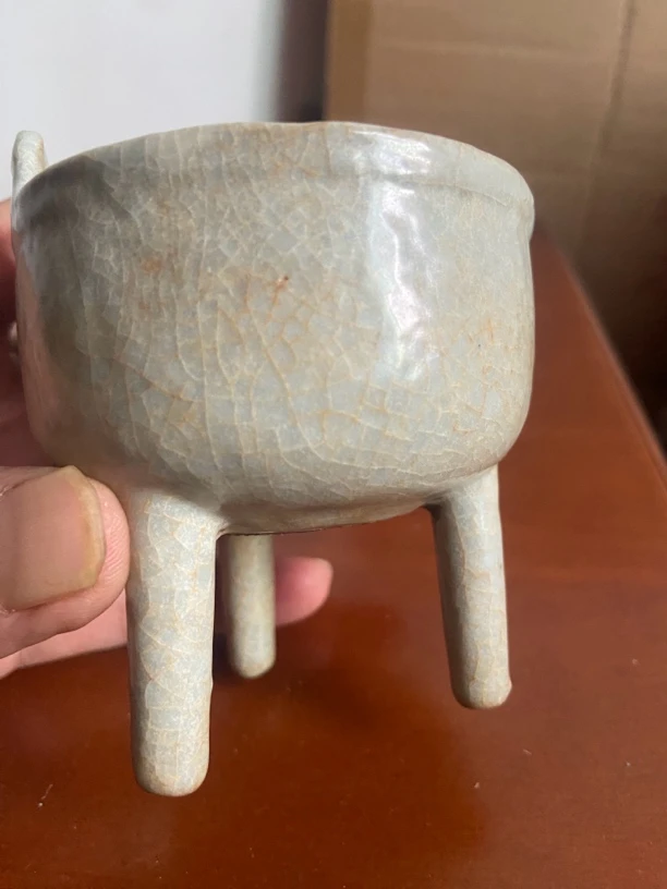 龙泉笔管三足香炉