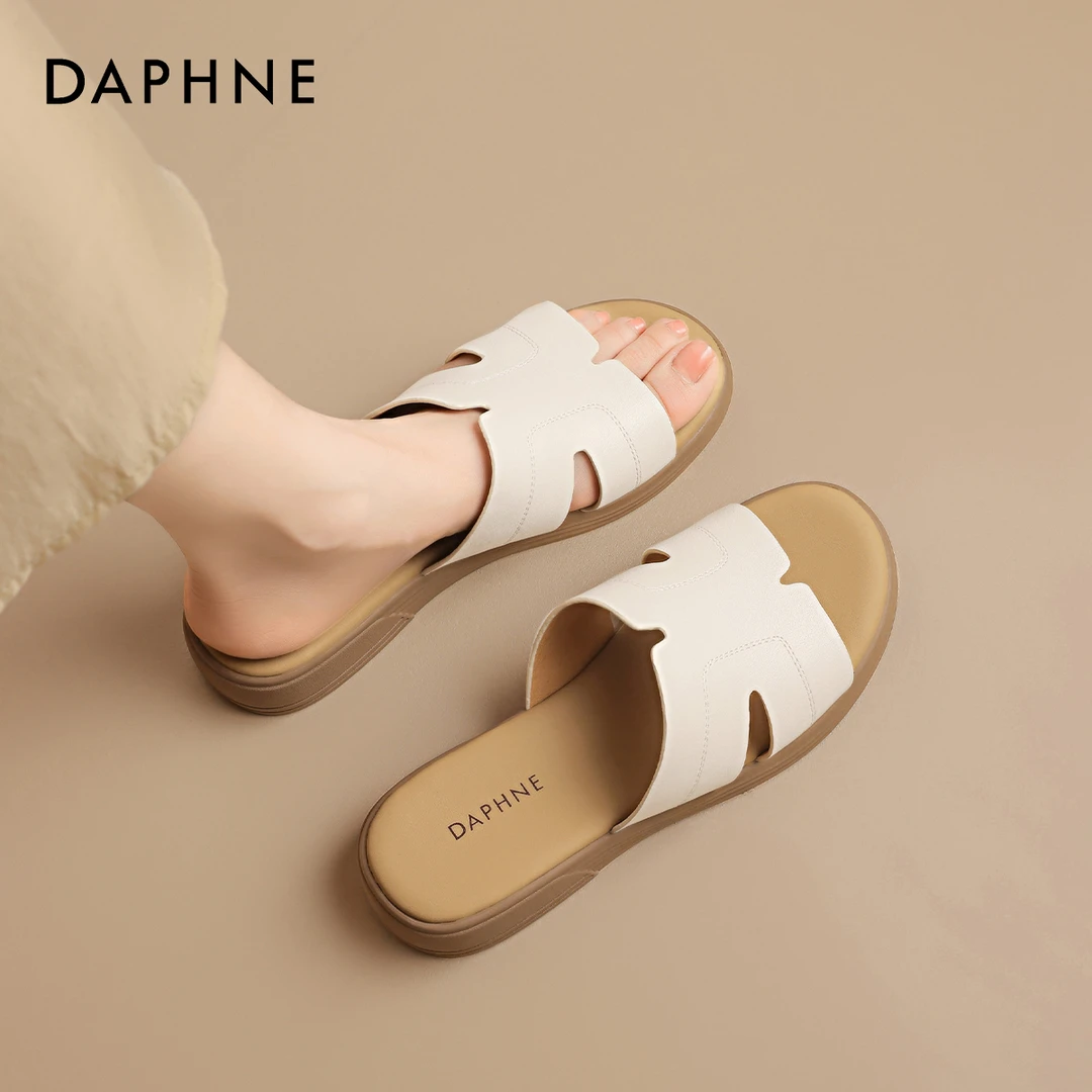 达芙妮圆头露趾拖鞋女款2025夏季新款两穿气质一脚蹬平底软底凉拖