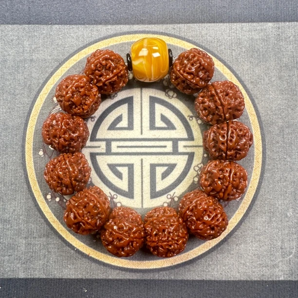 雪花扇面原生态玉化料六瓣大金刚二十➕尺寸（配饰为二代文玩）