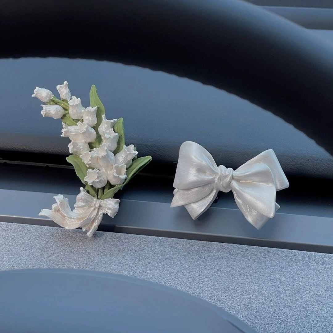 车载香薰汽车空调出风口装饰铃兰花朵小众车内摆件香氛淡香水女士